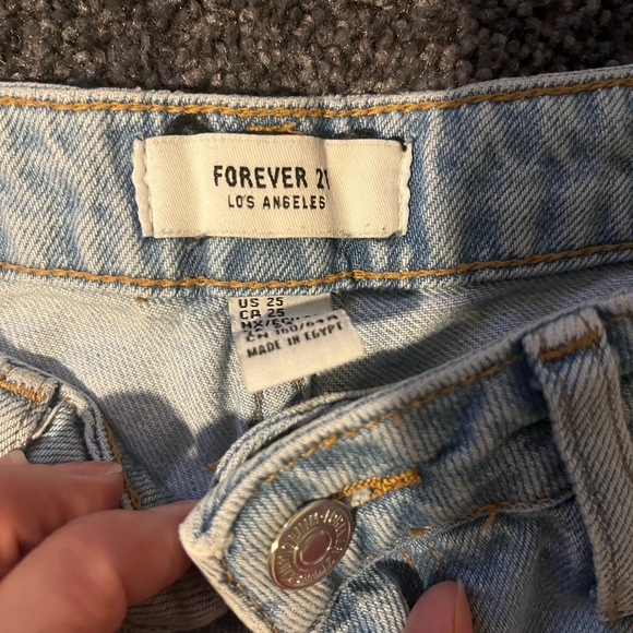 Forever 21 light wash distressed jeans size 25 - Picture 2 of 5